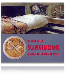 Il rito della Scavigliazione nella Cattedrale di Assisi.