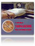 Il rito della Scavigliazione nella Cattedrale di Assisi.